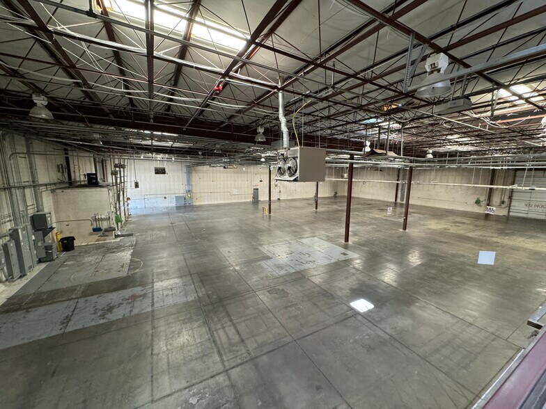 More Photos Of 119-123 E 200 N, Alpine Light Manufacturing For Sale