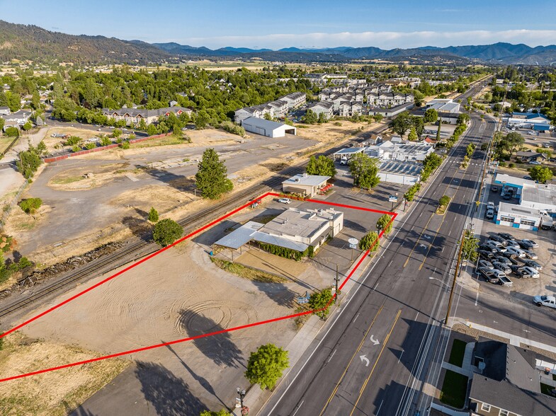 More Photos Of 211 Front St, Central Point General Retail For Sale