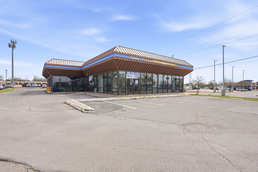 Primary Photo Of 1001 NW Sheridan Rd, Lawton Freestanding For Lease