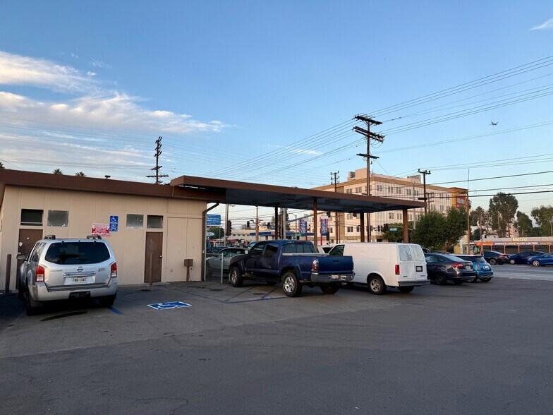 More Photos Of 15336 Vanowen St, Van Nuys Auto Dealership For Lease