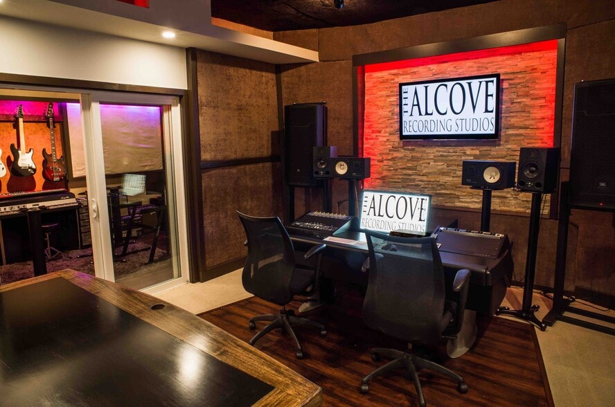 More Photos Of 10545 Burbank Blvd, North Hollywood Office For Lease
