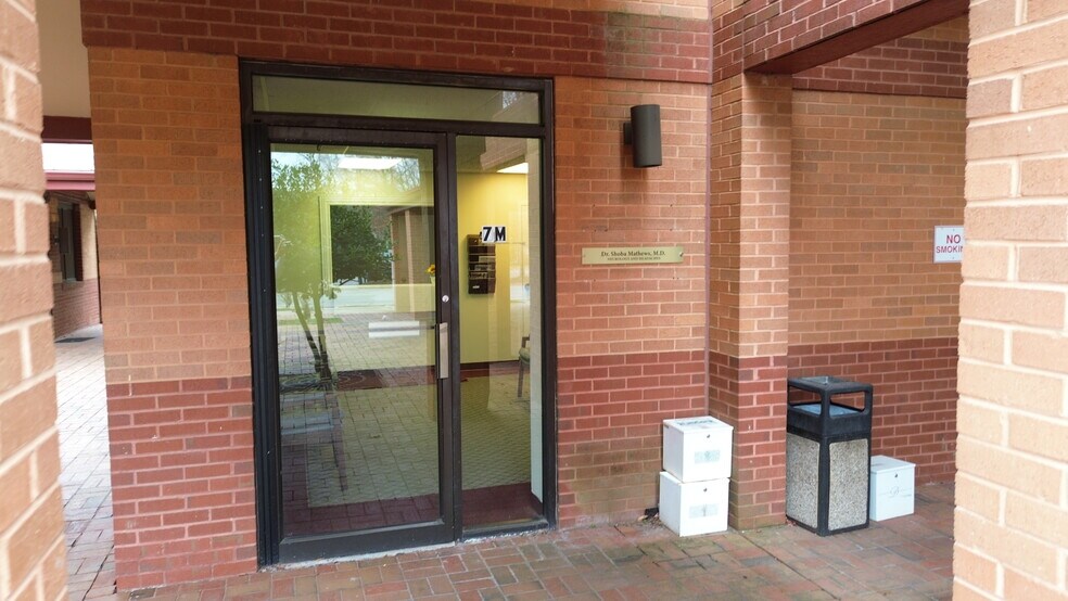 More Photos Of 7 Post Office Rd, Waldorf Medical For Sale