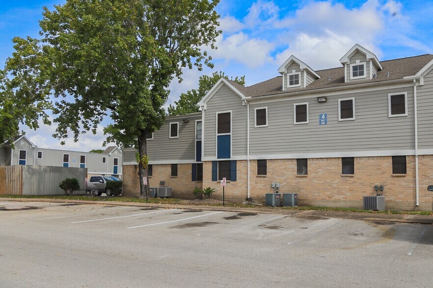 More Photos Of 8600 Theta St, Houston Apartments For Sale
