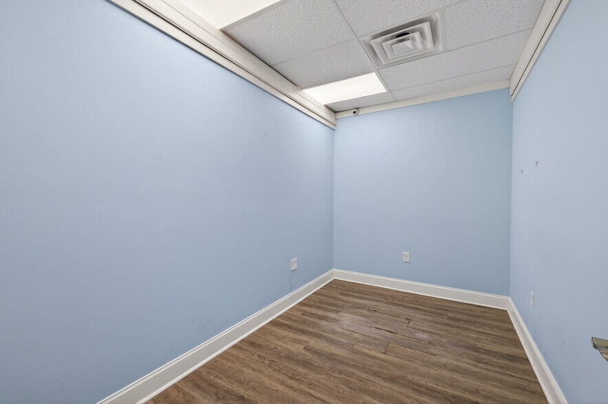 More Photos Of 4109 Robinson St, Covington Freestanding For Sale