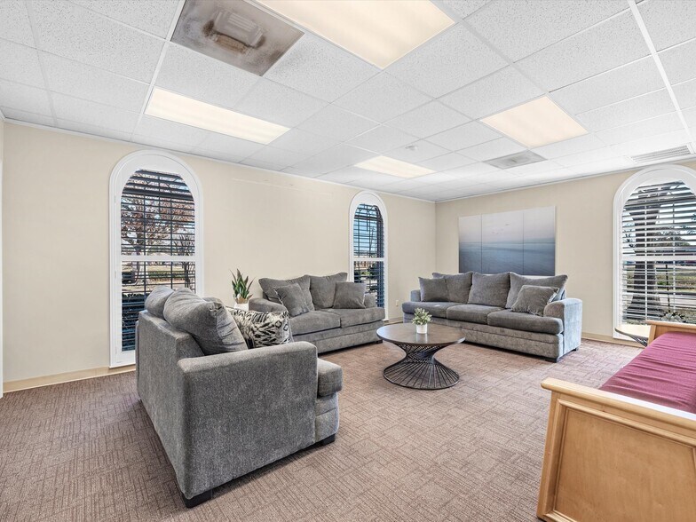 More Photos Of 910 Fairmont Pky, Pasadena Storefront Retail Office For Sale