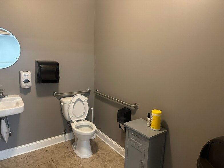 More Photos Of 5655 Lake Acworth Dr NW, Acworth Loft Creative Space For Lease