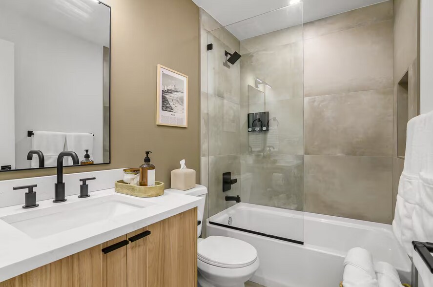 More Photos Of 2600 Lakeview Dr, Naples Apartments For Sale