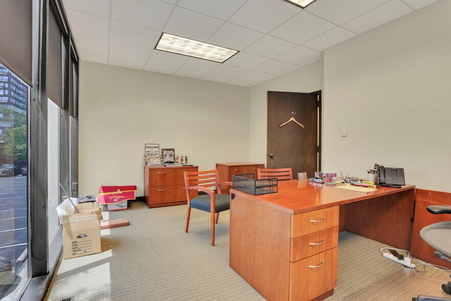 More Photos Of 141 E Town St, Columbus Office Residential For Lease