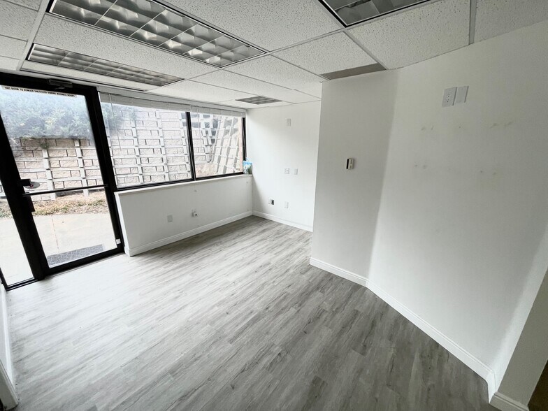 More Photos Of 1001 S Perry St, Castle Rock Medical For Sale