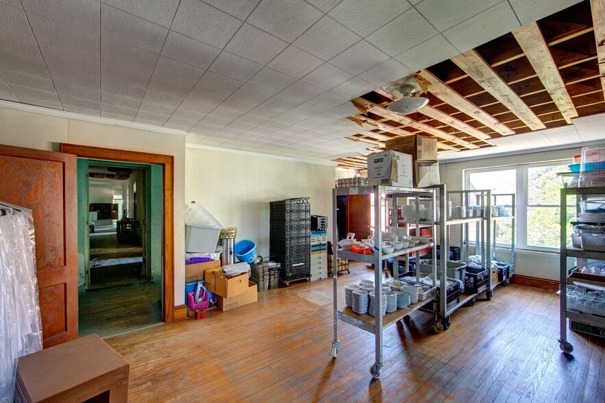 More Photos Of 302 Main St, Columbia Industrial For Sale
