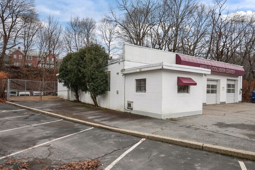 More Photos Of 3 Lower Rd, Lincoln Auto Repair For Sale