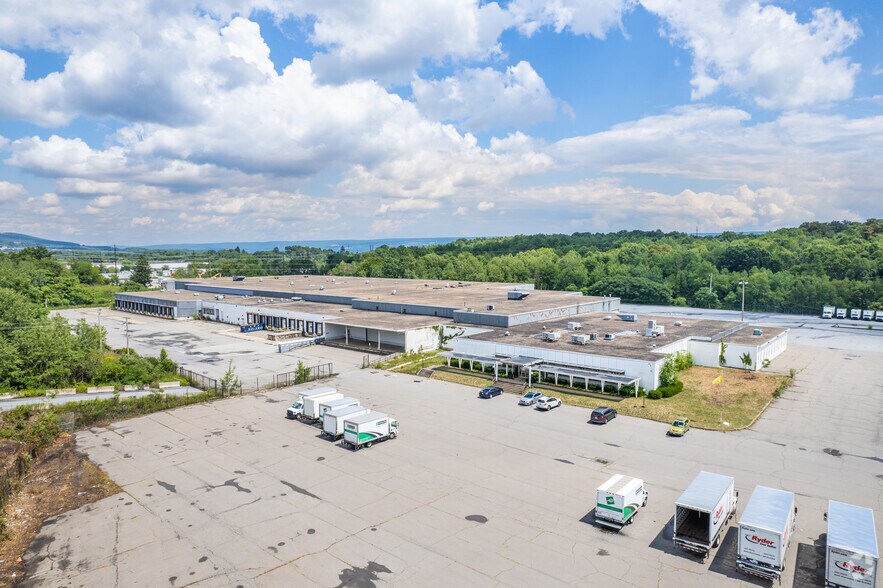 More Photos Of 1000 N South Rd, Scranton Warehouse For Lease