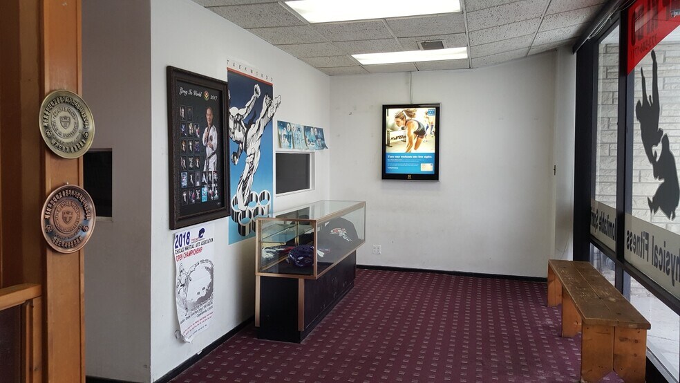 More Photos Of 6741 W Archer Ave, Chicago Sports And Entertainment For Sale