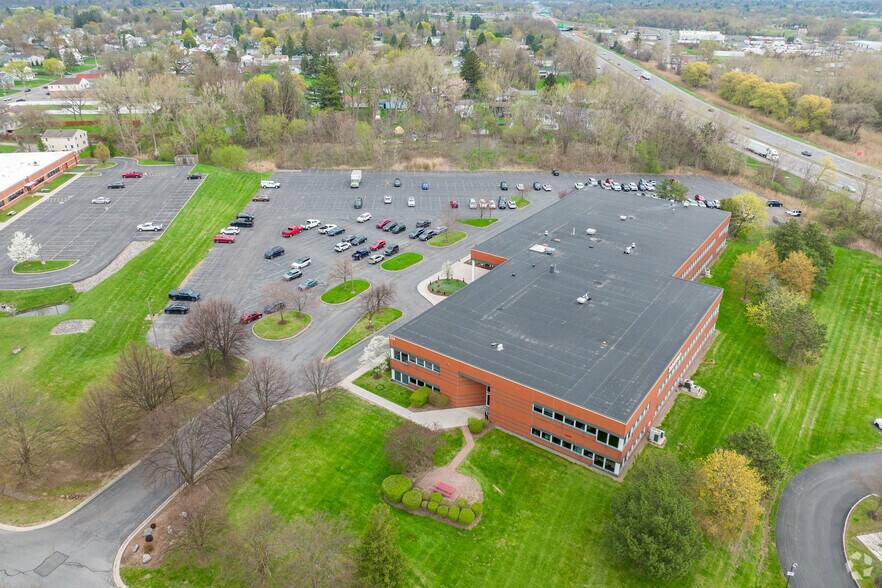 More Photos Of 225 Greenfield Pky, Liverpool Office For Lease