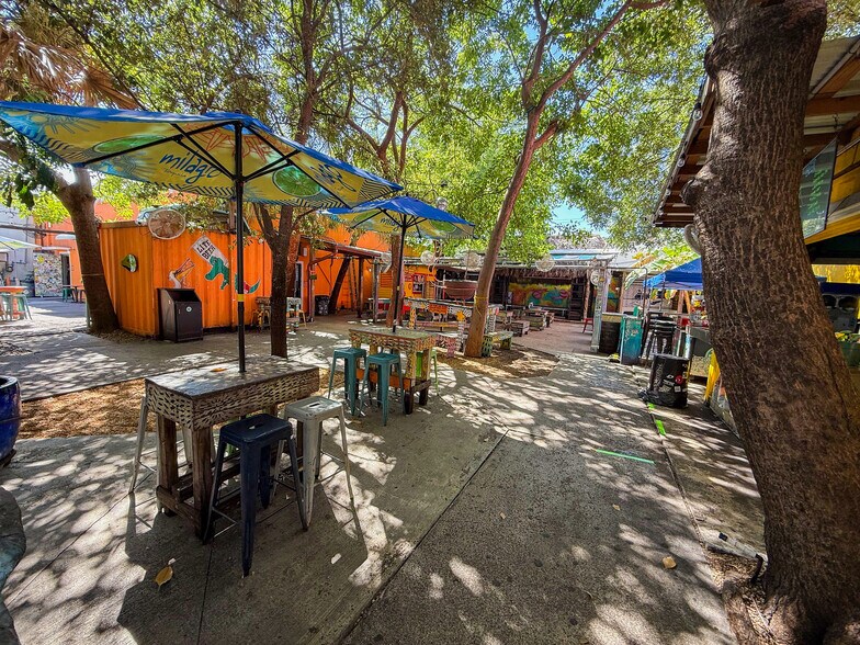 More Photos Of 176 NW 24th St, Miami Restaurant For Lease