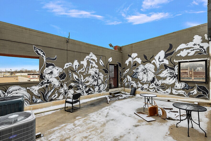 More Photos Of 71-75 W Huron St, Pontiac Office For Sale