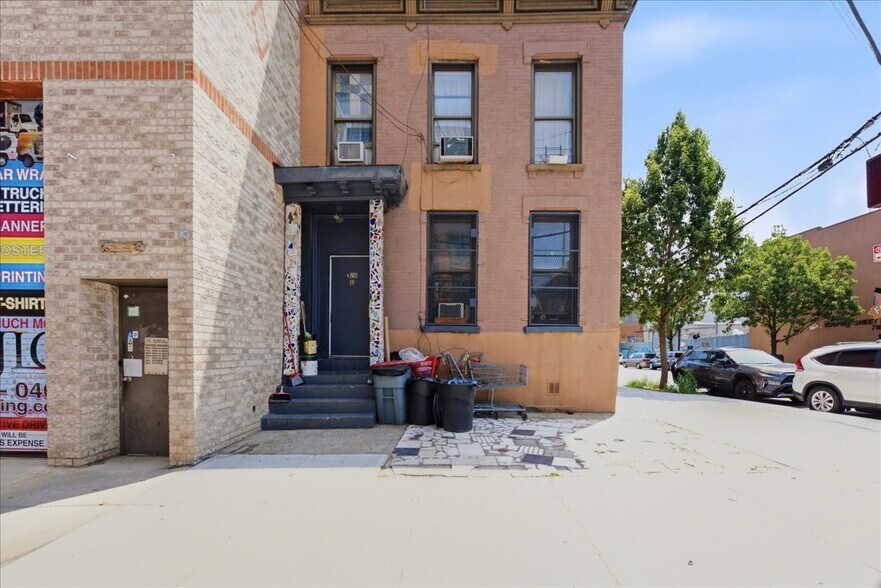 More Photos Of 320 Jackson Ave, Bronx Flex For Sale