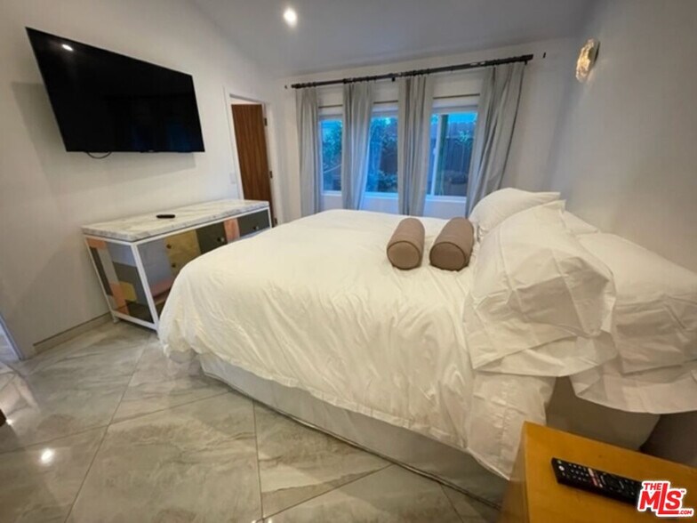 More Photos Of 425 Sunridge St, Playa del Rey Apartments For Sale
