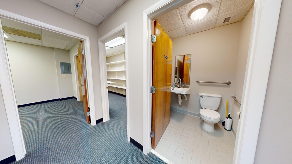 More Photos Of 130 N Gross Rd, Kingsland Medical For Sale