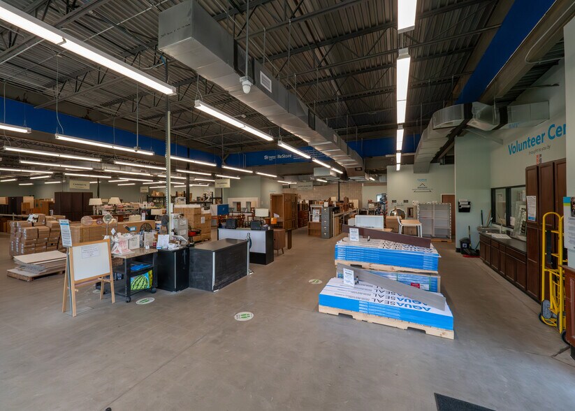 More Photos Of 2555 Bethel Rd, Columbus Freestanding For Lease