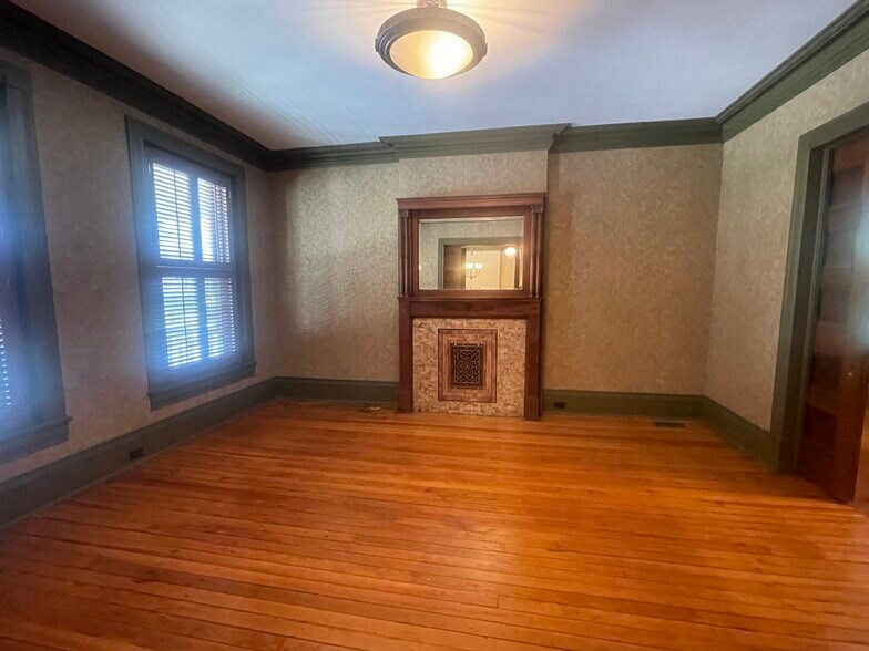 More Photos Of 33 W South St, Wilkes-Barre Office For Sale