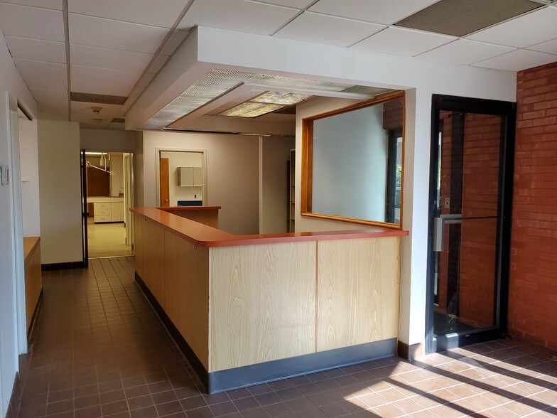 More Photos Of 720 Jackson St, Herndon Medical For Lease