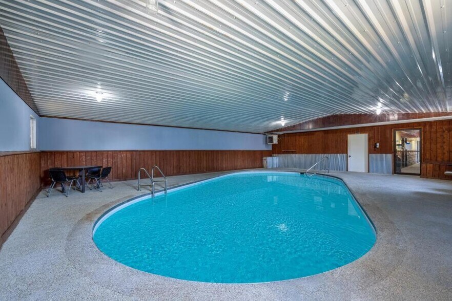 More Photos Of 105 Centennial Dr, Livingston Hotel For Sale