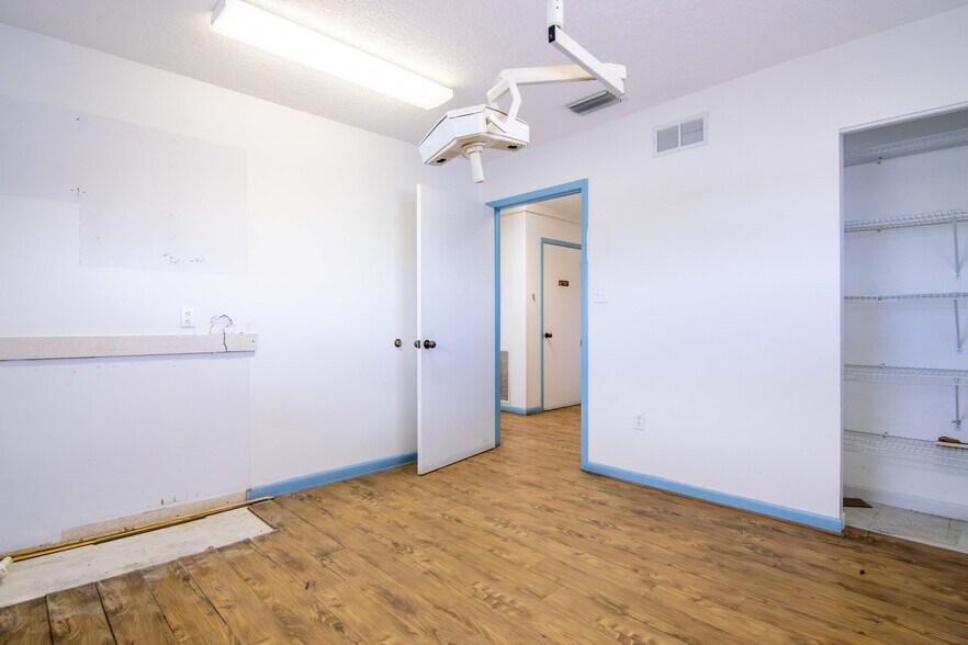 More Photos Of 4801 49th St N, Saint Petersburg Office For Sale
