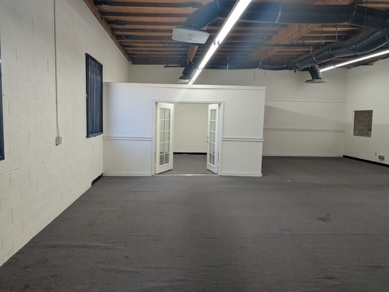 More Photos Of 2120 S Main St, Los Angeles Warehouse For Sale