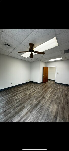 More Photos Of 131-151 Jefferson Davis Blvd, Natchez Medical For Lease