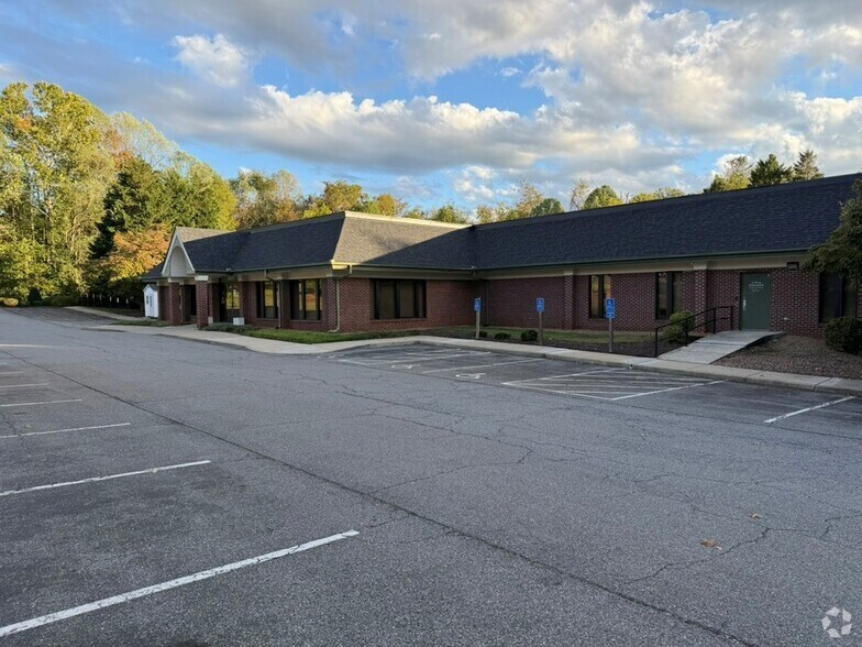 Primary Photo Of 2215 Landover Pl, Lynchburg Medical For Sale