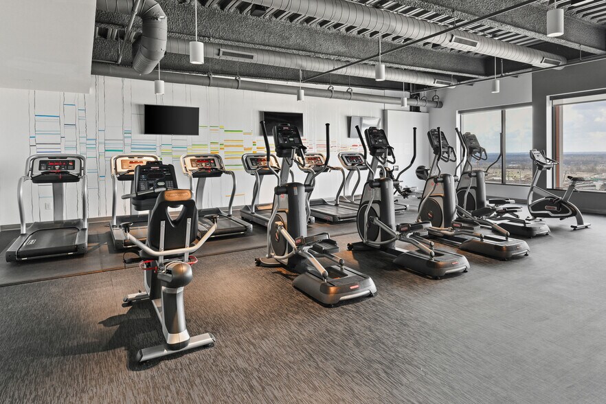 More Photos Of 250 S High St, Columbus Office For Lease