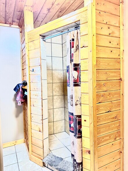 More Photos Of 1665 Whisper Ridge Rd, Ashton Hotel For Sale