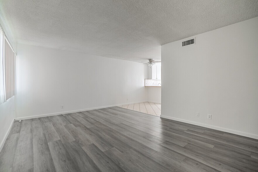 More Photos Of 6121 Woodman Ave, Van Nuys Apartments For Sale