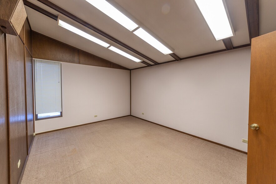 More Photos Of 605 Scott St, Wausau Office For Sale