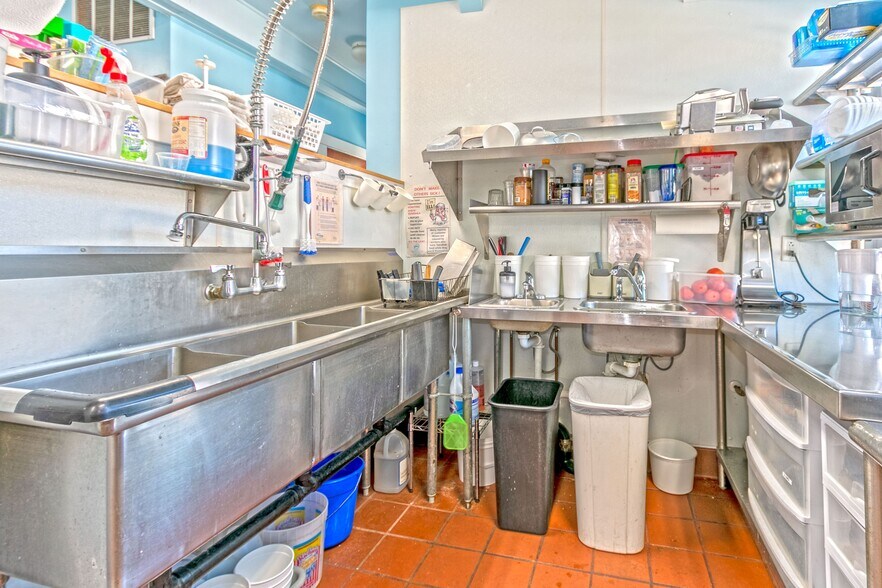 More Photos Of 35 Nehantic Dr, Niantic Storefront Retail Residential For Sale