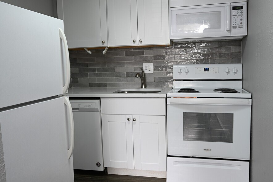 More Photos Of 1220 Allison St, Lakewood Apartments For Sale