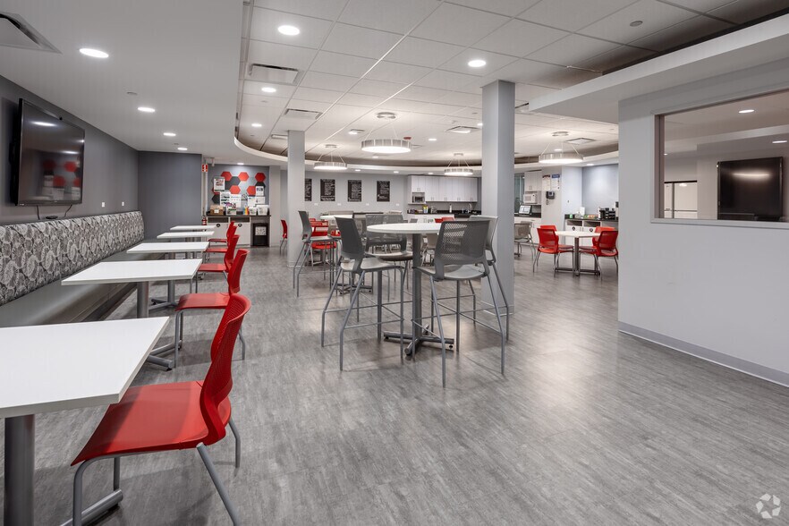 More Photos Of 265 Exchange Dr, Crystal Lake Office For Sale