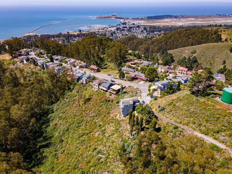 More Photos Of 124 Dolphine ave, El Granada Land For Sale