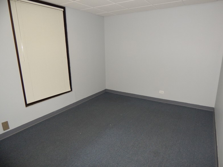 More Photos Of 4260 Westbrook Dr, Aurora Loft Creative Space For Lease