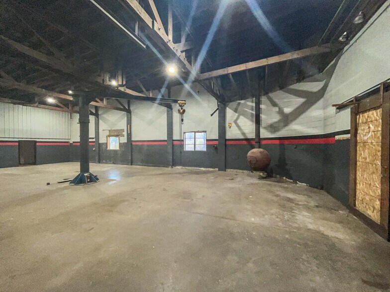 More Photos Of 28401 Salmon River Hwy, Grand Ronde Service For Lease