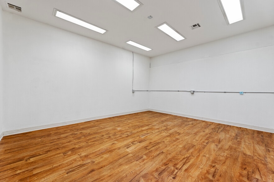 More Photos Of 71 Colt Square Dr, Fayetteville Loft Creative Space For Sale