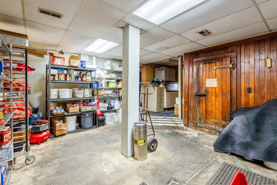 More Photos Of 1600 State St, Blair Restaurant For Sale
