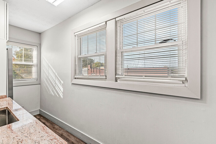 More Photos Of 2601 E 56th St, Indianapolis Light Distribution For Sale