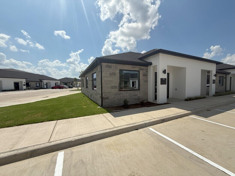 More Photos Of 6000 Alma Rd, McKinney Unknown For Lease