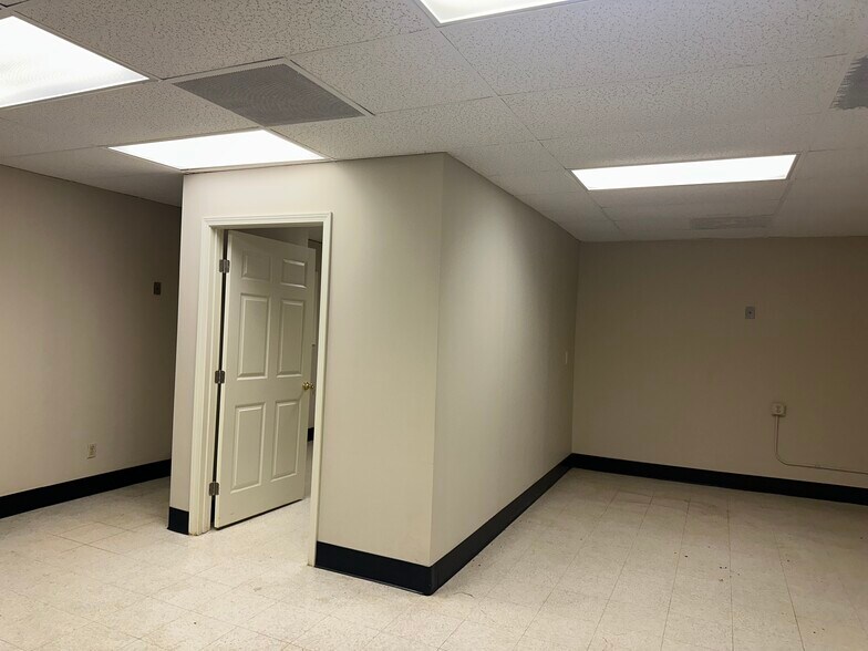 More Photos Of 3865-3877 Winchester Rd, Memphis Storefront For Lease