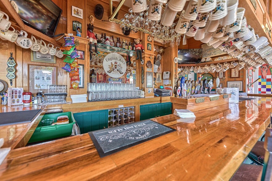 More Photos Of 223 Reindollar Ave, Marina Office For Lease