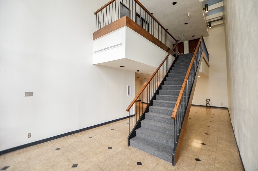 More Photos Of 3914 Fairhill Dr, Houston Office For Lease
