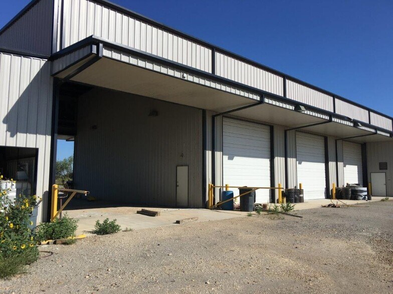 More Photos Of 12071 W Highway 85, Dilley Service For Sale