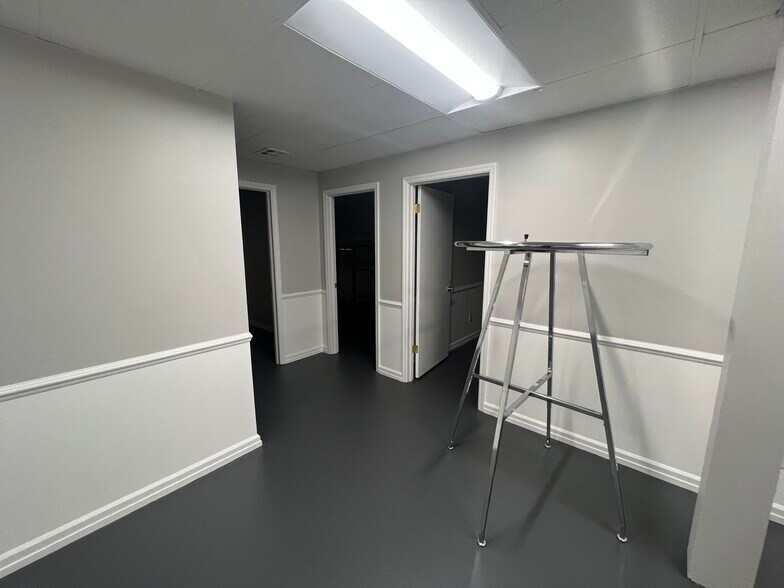 More Photos Of 1810 Broad Ripple Ave, Indianapolis Office For Lease